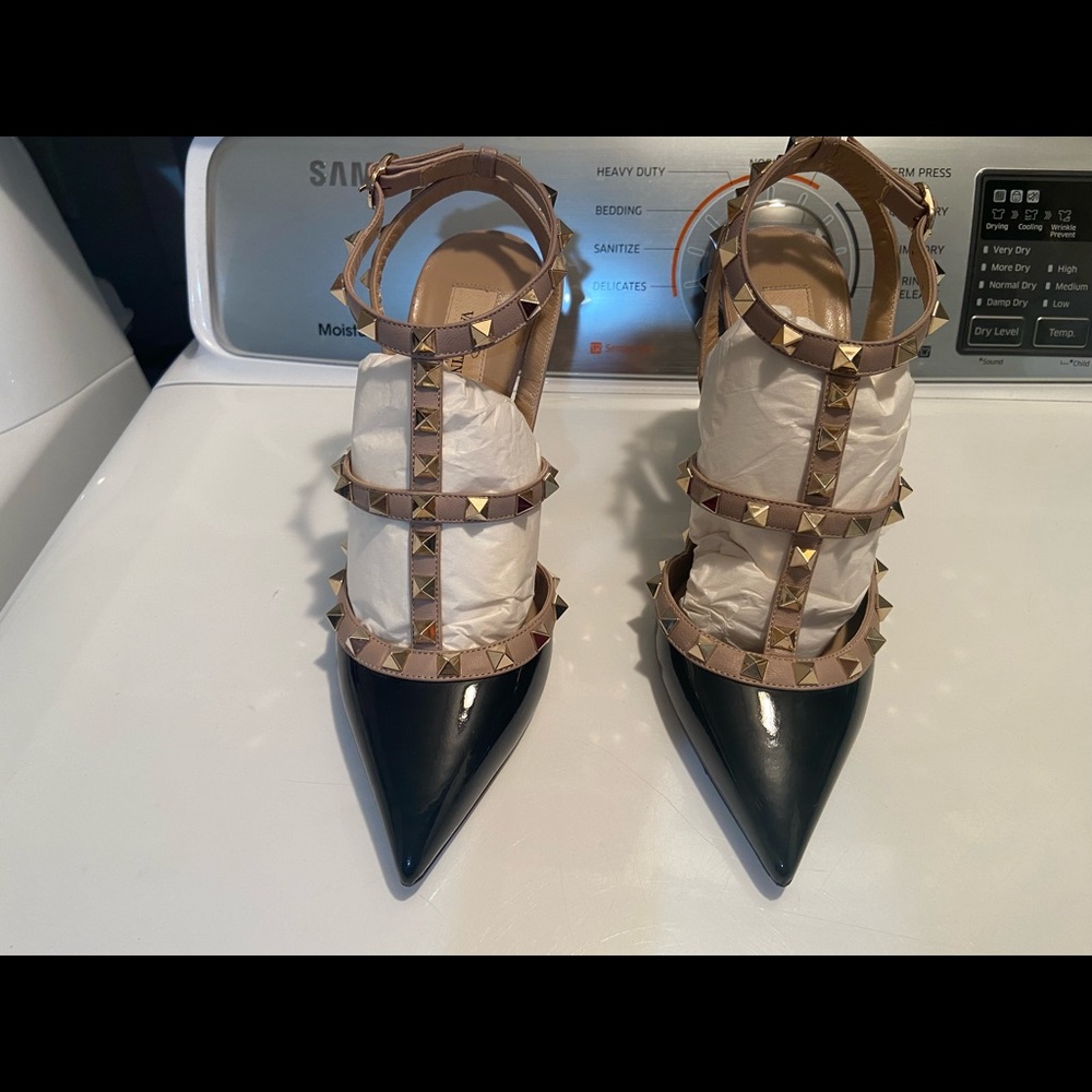 Authentic Valentino Rock Studs, make a statement - Picture 4 of 13